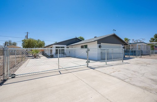 Bullhead City House | Modern Home close to river
