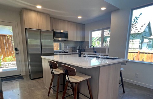 Alberta Arts District House | Modern Home in Prime Alberta Arts District With King Bed and Full Kitchen
