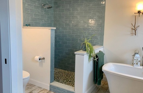 Willard House | Modern Home one mile from beach