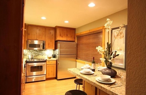 Mammoth Lakes Condo | Modern Hotel-Like Luxury! 3 Bed+Loft. Twin Units Book Separately 329292
