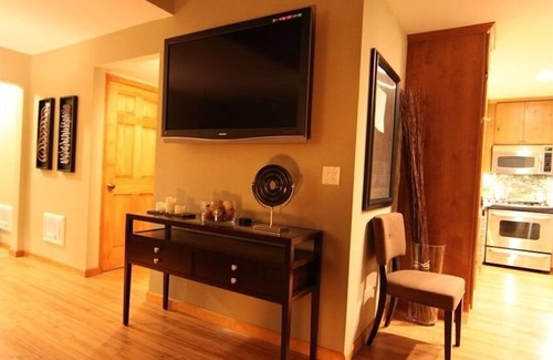 Mammoth Lakes Condo | Modern Hotel-Like Luxury! 3 Bed+Loft. Twin Units Book Separately 329292