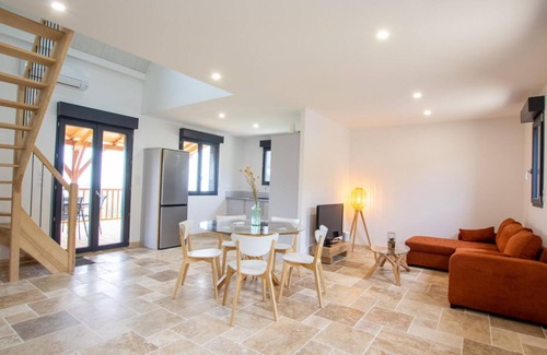 Preyssac-d'Excideuil Cottage | Modern house with WiFi, pet-friendly, parking and air conditioning in Périgord Vert