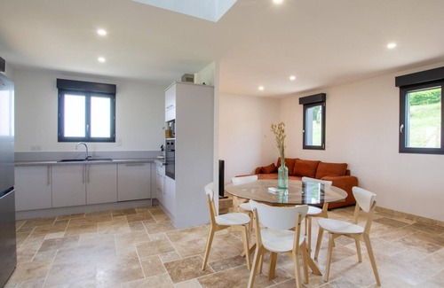 Preyssac-d'Excideuil Cottage | Modern house with WiFi, pet-friendly, parking and air conditioning in Périgord Vert