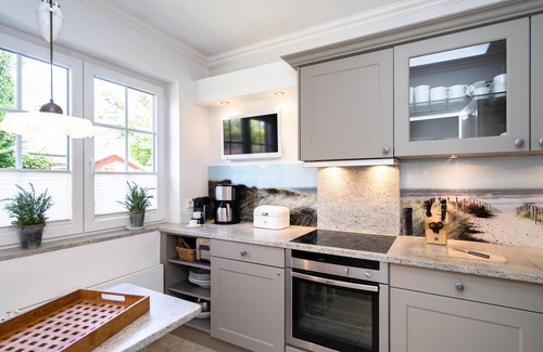 Tinnum House | Modern house for 6 pers. with terrace, parking space, WLAN, pets allowed.