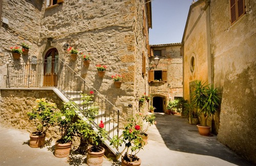 Orvieto Villa | Modern House Tucked into Medieval Walled Village. Welcome Dinner Included.