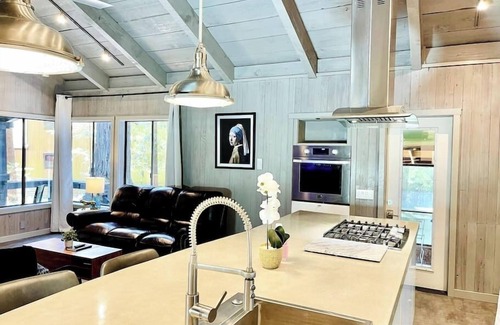 Occidental House | Modern House w. Fast Internet in 1 Acre Land