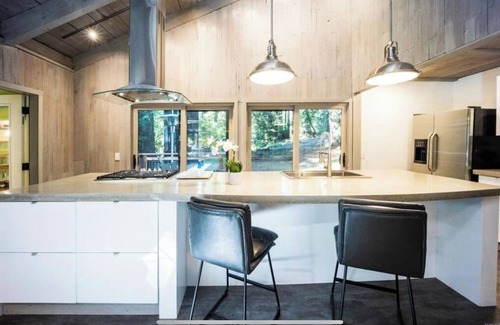 Occidental House | Modern House w. Fast Internet in 1 Acre Land