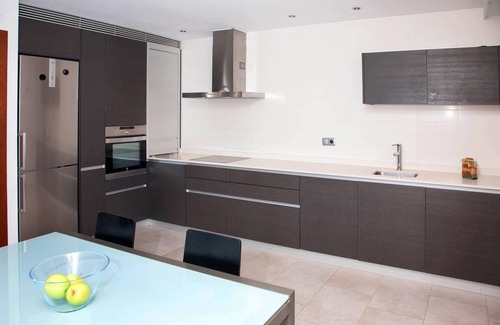 Buger Villa | Modern house with large pool