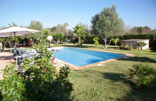 Buger Villa | Modern house with large pool