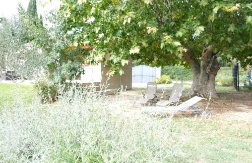 Mouries Villa | modern house with pool, near baux de provence and golfs in mouries 8 sleeps