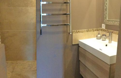 Mouries Villa | modern house with pool, near baux de provence and golfs in mouries 8 sleeps