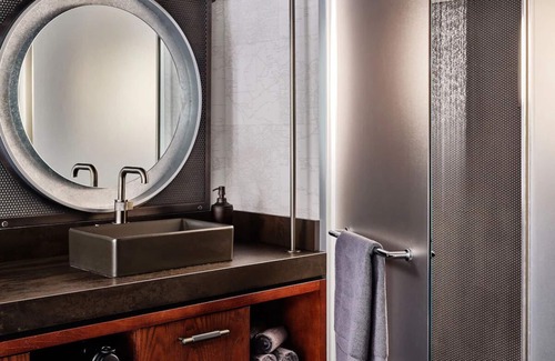 West Fens Hotel | Modern King Trailer Suite w/Heated Pool Lounge, Walk-to-Fenway!