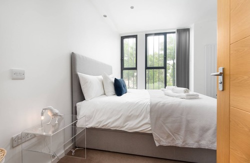 Grove Apartment | Modern Kingston Home close to Hampton Court Palace by UnderTheDoormat