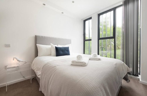 Grove Apartment | Modern Kingston Home close to Hampton Court Palace by UnderTheDoormat