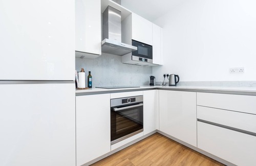 Grove Apartment | Modern Kingston Home close to Hampton Court Palace by UnderTheDoormat