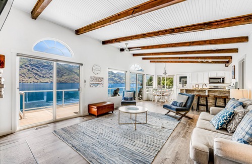 Chelan House | Modern Lake Chelan cottage & bunk house with dock & hot tub