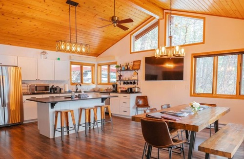 Whitefish House | Modern Lake House w/Hot Tub and Dock