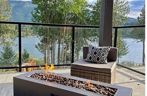 Pinehouse Condo | Modern Lakefront Retreat with a Sauna & Scenic Views