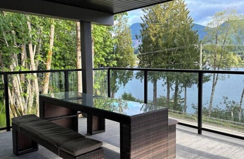Pinehouse Condo | Modern Lakefront Retreat with a Sauna & Scenic Views