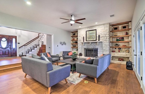 Granger House | Modern Lakehouse with Stunning Views and Hot Tub!