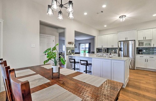 Granger House | Modern Lakehouse with Stunning Views and Hot Tub!