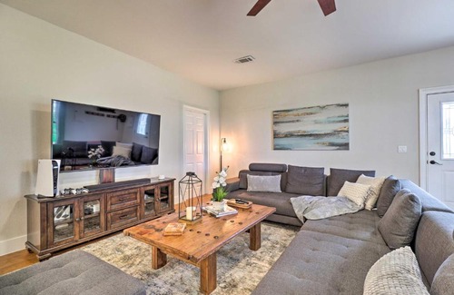 Granger House | Modern Lakehouse with Stunning Views and Hot Tub!