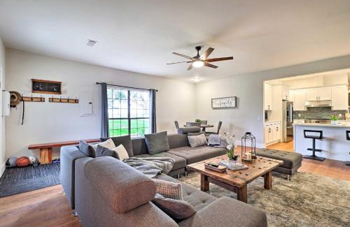 Granger House | Modern Lakehouse with Stunning Views and Hot Tub!