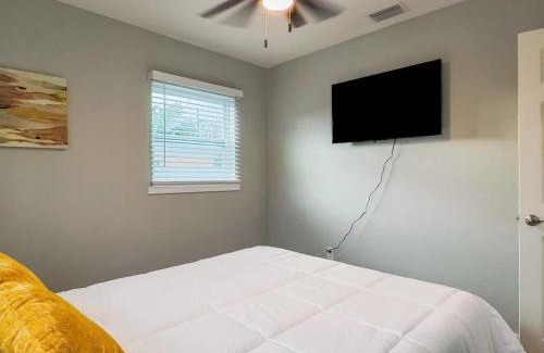 Lakeland House | Modern Lakeland Retreat Longterm