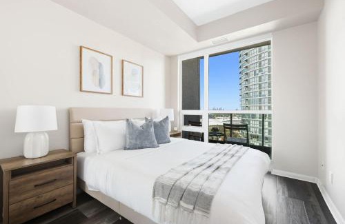 Fort York Apartment | Modern Lakeside 1BR Condo in Downtown Toronto