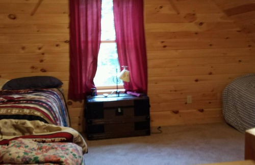 Pittsburg Cabin | Modern Lakeside Log Cabin with Plenty of Rustic Charm. DIRECT SNOWMOBILE ACCESS