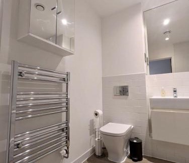 Stockwell Apartment | Modern Large Flat 1min to Stockwell Station with Skyscraper View