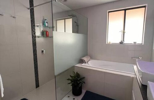Howrah Apartment | Modern light filled home near beaches