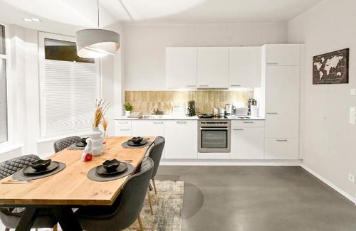 Ahrensburg Apartment | Modern living: Hamburg & Baltic Sea within 30 min
