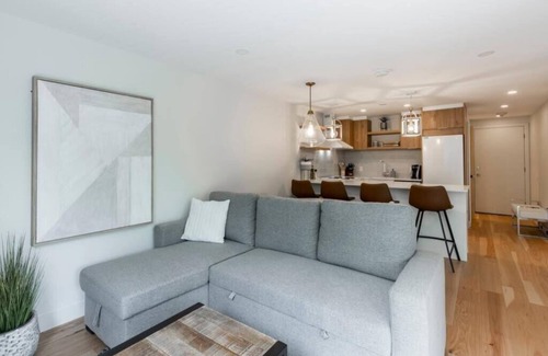 Mont-Tremblant Village Condo | Modern Lodge Pool & Spa | Mont-Tremblant