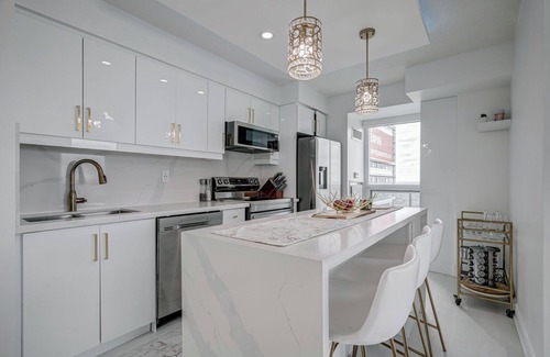 Humber Bay Condo | Modern Loft - Lower Penthouse Corner Suite! With shared outdoor pool!