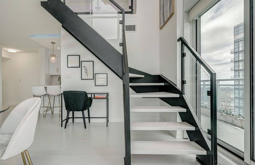 Humber Bay Condo | Modern Loft - Lower Penthouse Corner Suite! With shared outdoor pool!