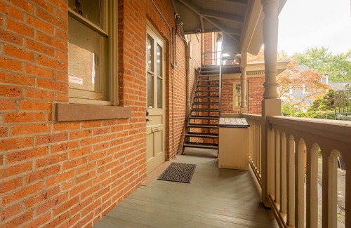 Mill River Apartment | Modern loft overlooking Wooster square