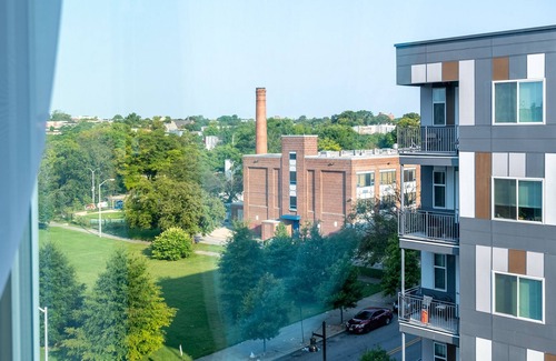 Downtown Baltimore Apartment | Modern Luxe 1BD Apartment with pool