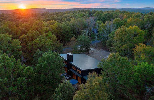 Hochatown Cabin | Modern Luxe Cabin | Hot Tub | Pet-Friendly Stay