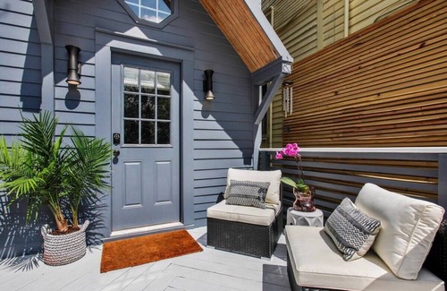 Dixon Park House | Modern Luxe Sophistication Near Forsyth Park