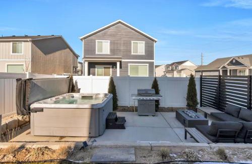 Lehi Apartment | Modern LuxeDen with Private Hot Tub and Fenced Yard