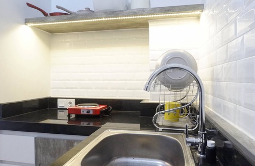 Surabaya Apartment | Modern Luxurious Studio Room at Anderson Supermall Mansion Apartment