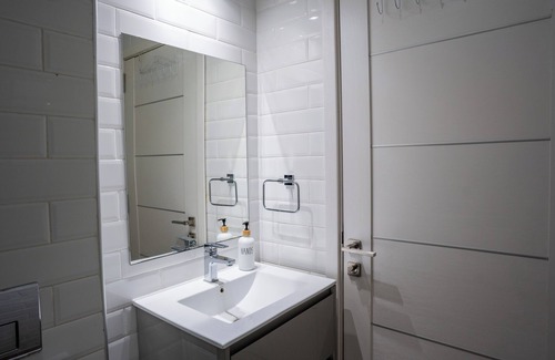 Thompson Estate Apartment | Modern Luxurious Studio Apartment