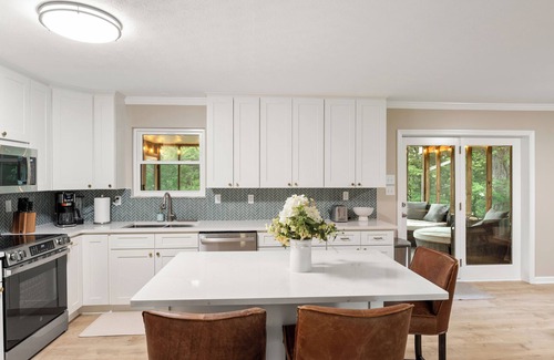 Maryville House | Modern Luxury 3-bedroom house in Maryville - Close to Knoxville and Smokies!