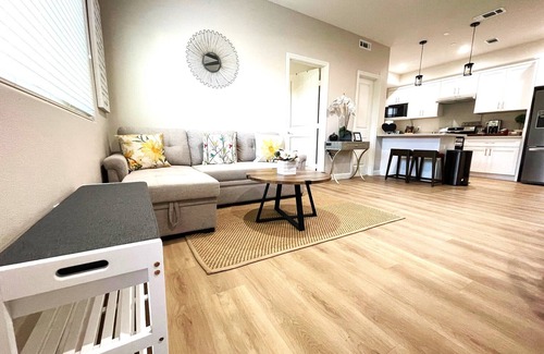 Midway City House | Modern Luxury - 4 bedroom - 14 guests - Disney +EV Charge