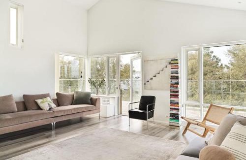 Reykjavik Apartment | Modern Luxury Apartment - Ocean & Mountain Views