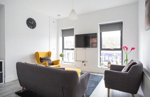 Ormeau Apartment | Modern Luxury Apartment, Sleeps 6, Best Location