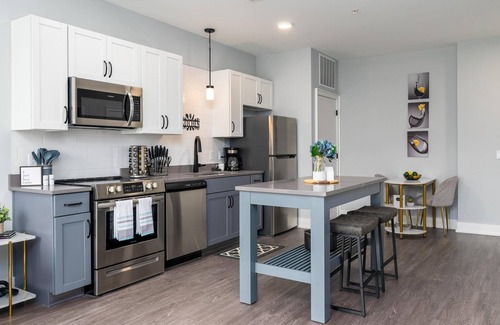 Near East Columbus Condo | Modern Luxury Condo- Downtown- Long Stays Welcome