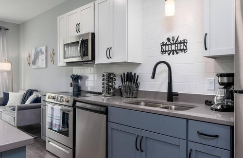 Near East Columbus Condo | Modern Luxury Condo- Downtown- Long Stays Welcome