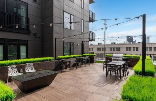 Near East Columbus Condo | Modern Luxury Condo- Downtown- Long Stays Welcome